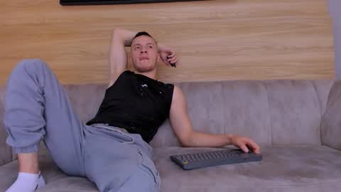 heteros men online show from September 15, 7:48 pm