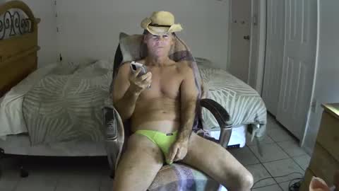 Snapshot of hewes1 chatting on February 21, 5:24 am hewes1 online show from February 21, 5:24 am