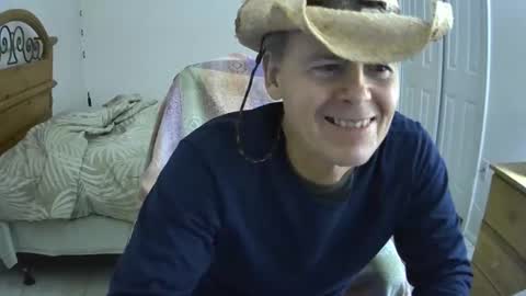 Snapshot of hewes1 chatting on January 22, 10:37 pm hewes1 online show from January 22, 10:37 pm