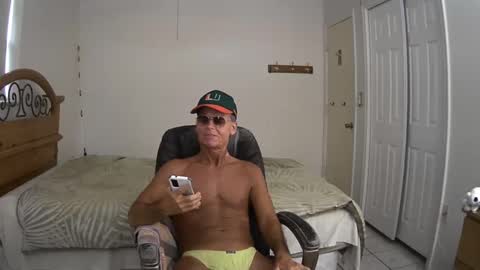 Snapshot of hewes1 chatting on September 8, 7:24 pm hewes1 online show from September 8, 7:24 pm