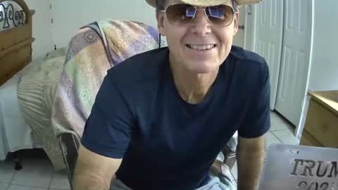 Snapshot of hewes1 chatting on January 20, 7:46 pm hewes1 online show from January 20, 7:46 pm