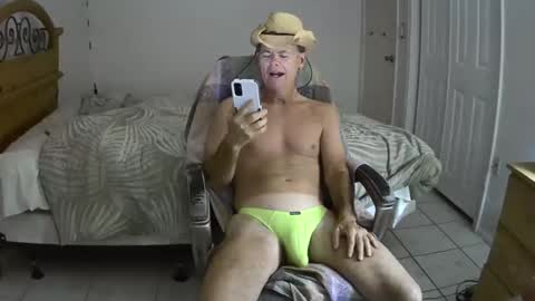 Snapshot of hewes1 chatting on February 20, 11:31 am hewes1 online show from February 20, 11:31 am