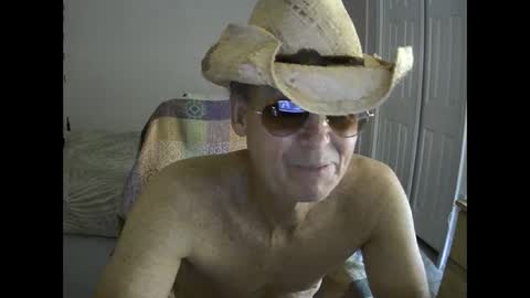 Snapshot of hewes1 chatting on January 17, 9:28 am hewes1 online show from January 17, 9:28 am