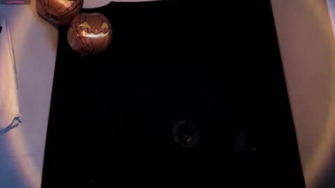 heyyo1808 online show from October 27, 9:59 pm