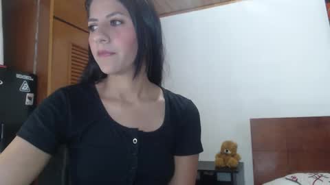 hilaril18 online show from January 24, 12:09 am