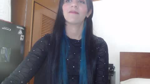 hilaril18 online show from January 26, 12:16 am