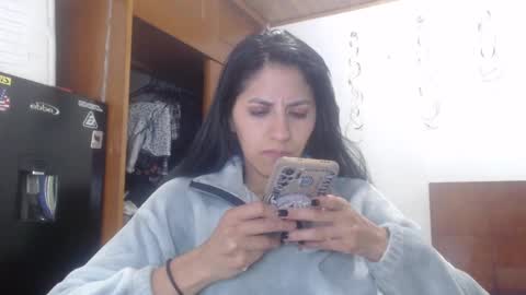 hilaril18 online show from December 25, 8:51 am