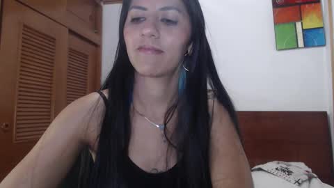 hilaril18 online show from January 31, 5:09 am
