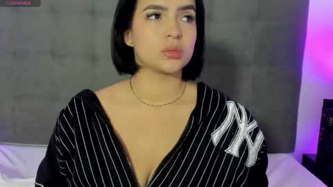 hilary_tailor online show from April 15, 5:22 am