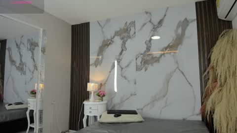 Hilary Thomsom online show from March 8, 12:42 pm