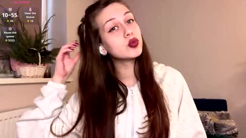 Hi Im Elizabeth online show from March 9, 1:49 pm