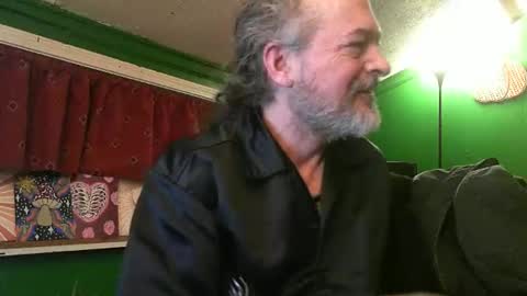 hippiedad333 online show from March 13, 6:05 am