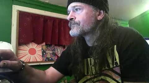 hippiedad333 online show from April 18, 2:35 am