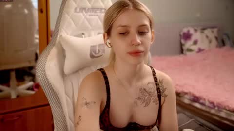 Holly online show from June 11, 7:12 pm
