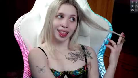 Holly online show from November 21, 6:50 pm