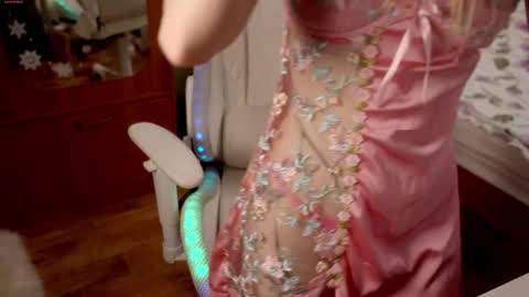 Holly online show from March 6, 7:24 pm