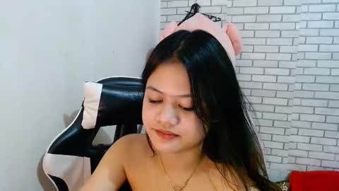hoelyfloryn online show from February 22, 1:47 pm