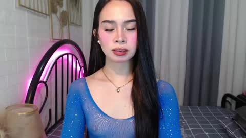 hoelymolly online show from June 8, 1:28 am