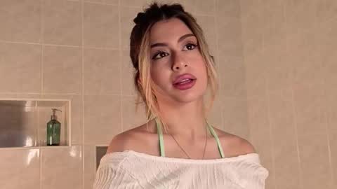 Moni Monica online show from October 4, 8:23 am