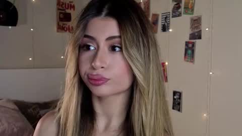 Moni Monica online show from October 22, 8:28 am