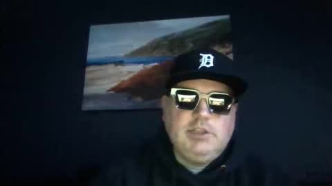 holden_minutz online show from February 18, 10:26 am