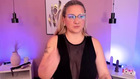 Hollie online show from October 7, 12:12 pm