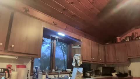 Snapshot of holly23hopefull chatting on October 31, 11:21 am Hollys Drive threw Side Of CB. online show from October 31, 11:21 am