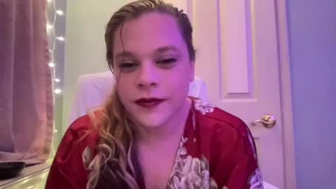 Snapshot of holly23hopefull chatting on December 14, 6:46 am Hollys Drive threw Side Of CB. online show from December 14, 6:46 am