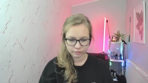 Holly online show from October 7, 6:59 pm