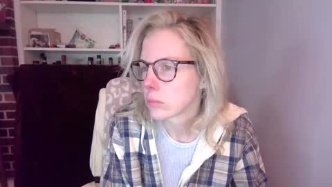 holly_bourbon online show from February 26, 7:50 pm