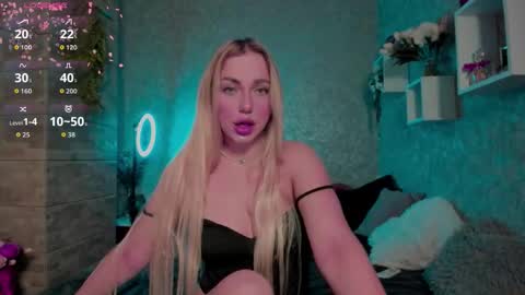 holly_molly8 online show from November 11, 11:07 pm
