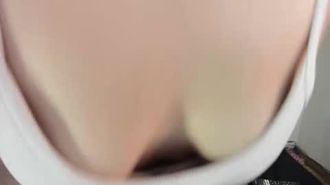 Snapshot of holly_rose69 chatting on October 3, 9:45 pm Holly online show from October 3, 9:45 pm