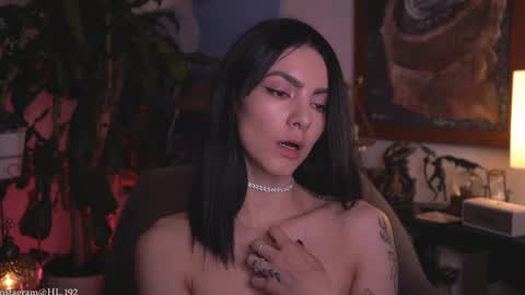 Holly Linder online show from April 11, 7:45 am