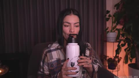 Holly Linder online show from October 12, 2:15 am