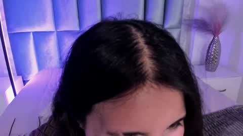 hollypeach_ online show from May 14, 8:51 pm