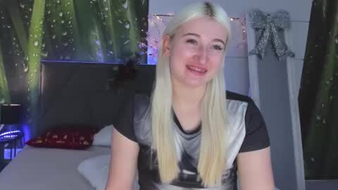 HollyTaillor online show from December 22, 6:31 am