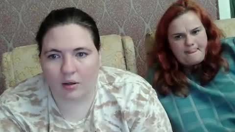 HollyXEva online show from May 3, 5:30 pm