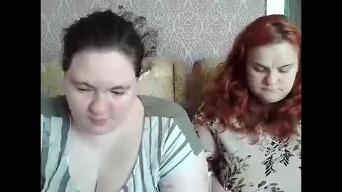 HollyXEva online show from May 5, 8:20 am