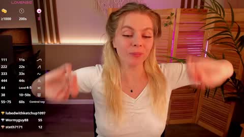 Snapshot of holy_alexa chatting on December 26, 9:44 am Alexa online show from December 26, 9:44 am