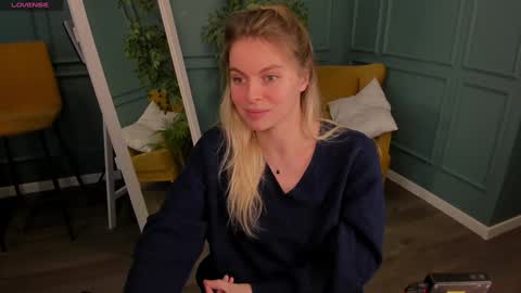 Snapshot of holy_alexa chatting on February 4, 7:51 am Alexa online show from February 4, 7:51 am
