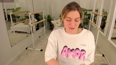 Snapshot of holy_alexa chatting on February 13, 5:22 pm Alexa online show from February 13, 5:22 pm