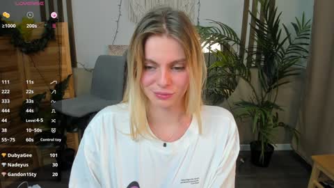 Snapshot of holy_alexa chatting on January 4, 7:13 pm Alexa online show from January 4, 7:13 pm