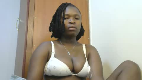 holy_ebony online show from April 8, 6:16 am