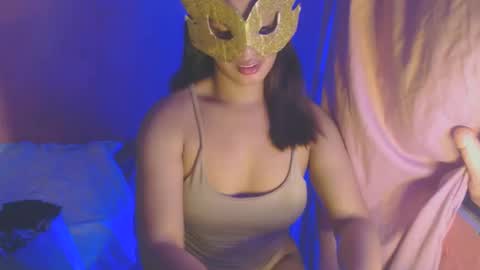 holy_goddessawomanxxx online show from May 18, 1:17 pm