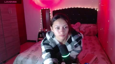 Snapshot of holy_juli2 chatting on September 22, 1:53 am Juli online show from September 22, 1:53 am