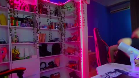 Snapshot of holy_mistresss chatting on October 22, 10:18 am holy_mistresss online show from October 22, 10:18 am