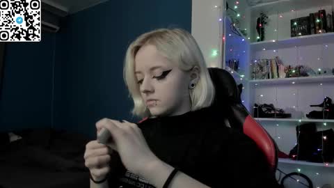 holy_mistresss online show from December 16, 9:37 am