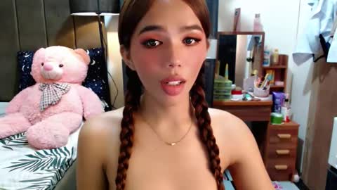 MOLLY online show from November 21, 1:31 pm