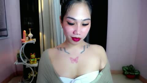 holy_samyx online show from December 1, 9:07 am