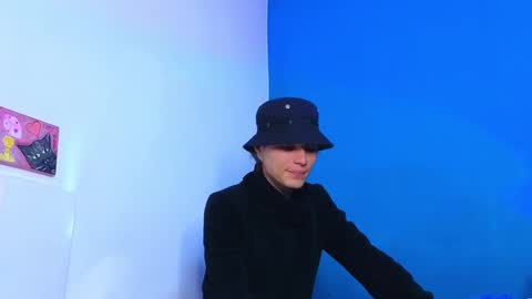      online show from March 10, 11:12 am